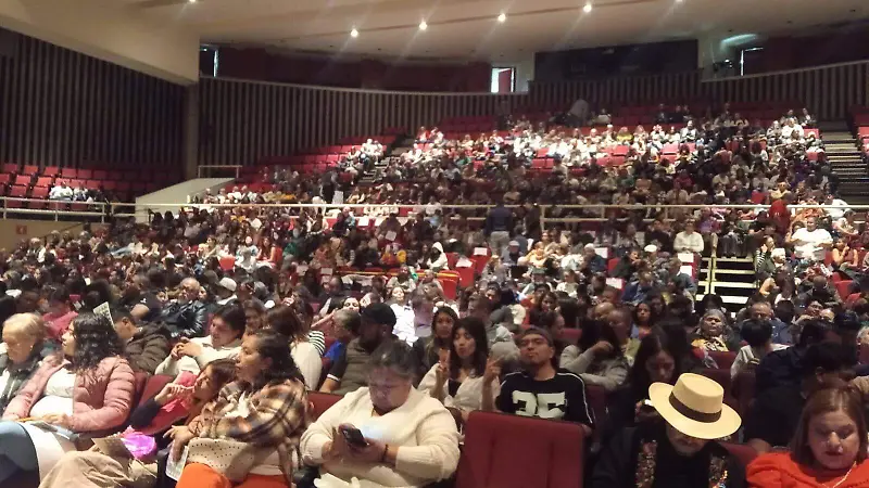 El público disfrutó del talento y habilidad del ballet folclórico del Tecnológico Nacional de México en Celaya.